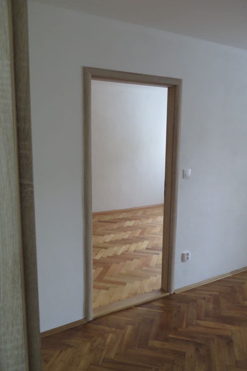 Prenájom bytu 3-izbový 76 m², Kochova, Chomutov, Ústecký kraj Prenájom bytu 3-izbový 76 m², Kochova, Chomutov, Ústecký kraj