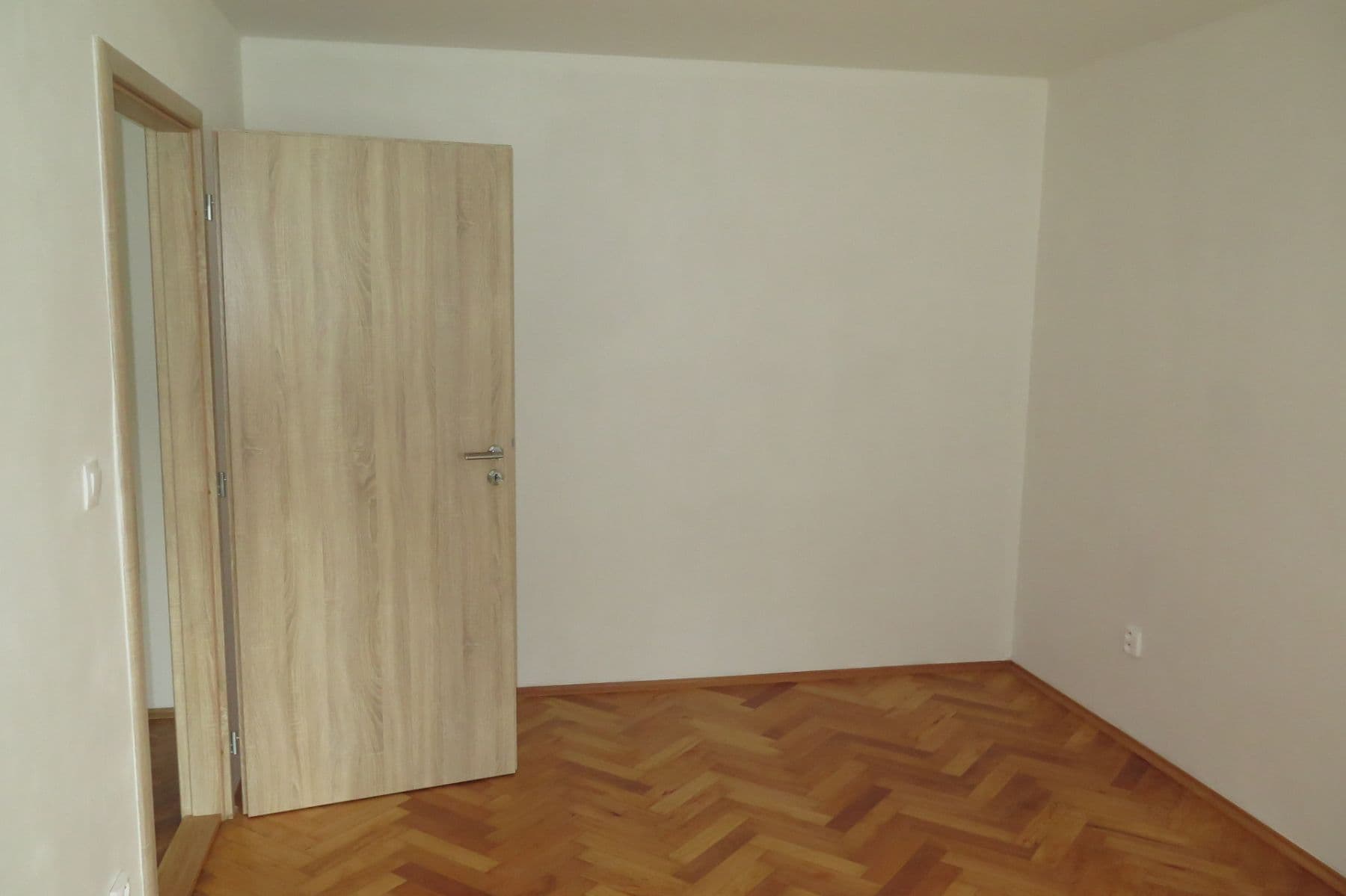 Prenájom bytu 3-izbový 76 m², Kochova, Chomutov, Ústecký kraj Prenájom bytu 3-izbový 76 m², Kochova, Chomutov, Ústecký kraj