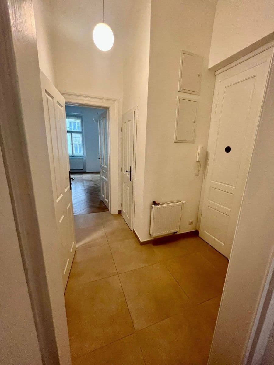 Prenájom bytu 3-izbový 69 m², Máchova, Praha, Praha Prenájom bytu 3-izbový 69 m², Máchova, Praha, Praha