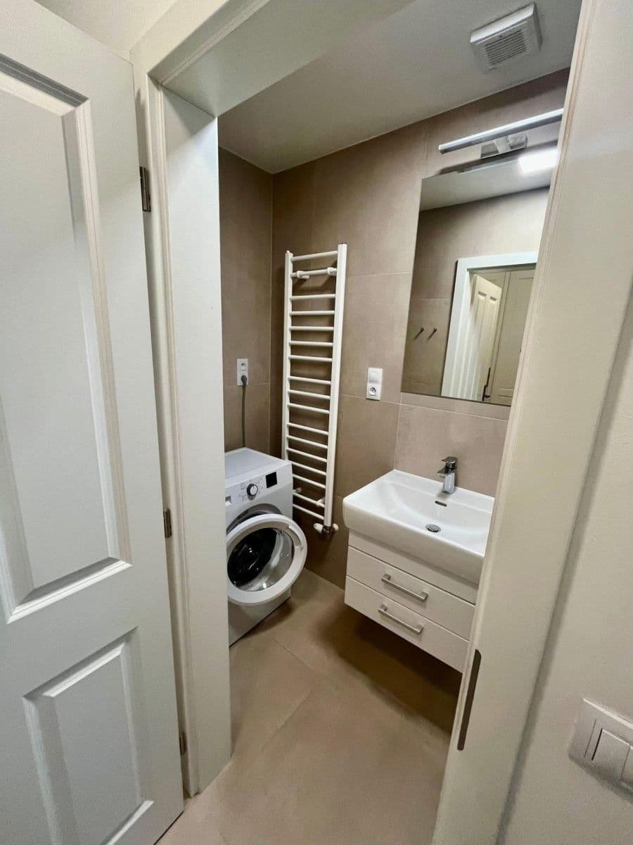 Prenájom bytu 3-izbový 69 m², Máchova, Praha, Praha Prenájom bytu 3-izbový 69 m², Máchova, Praha, Praha