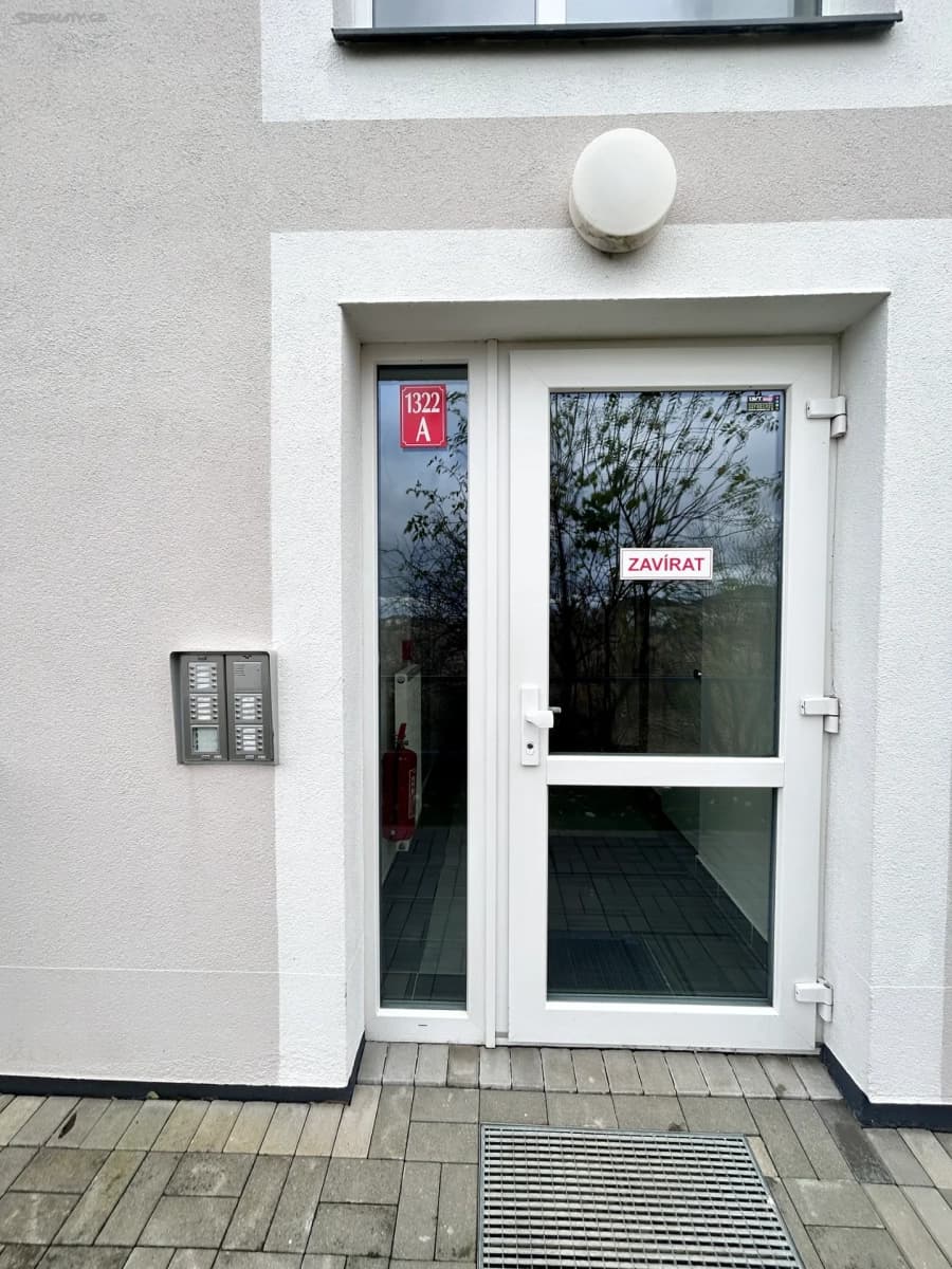 Prenájom bytu 2-izbový 68 m², Nákupní, Jesenice, Středočeský kraj Prenájom bytu 2-izbový 68 m², Nákupní, Jesenice, Středočeský kraj