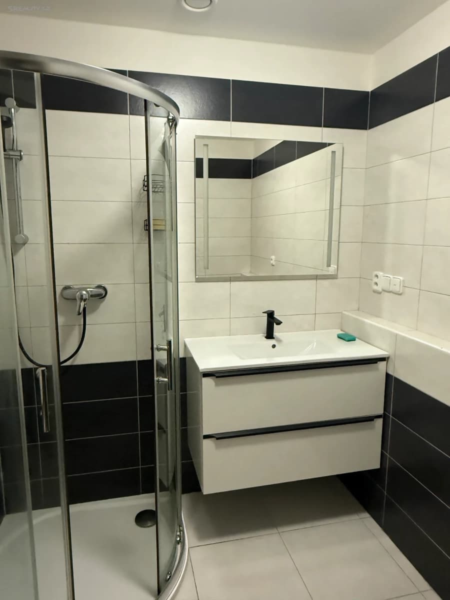 Prenájom bytu 2-izbový 68 m², Nákupní, Jesenice, Středočeský kraj Prenájom bytu 2-izbový 68 m², Nákupní, Jesenice, Středočeský kraj