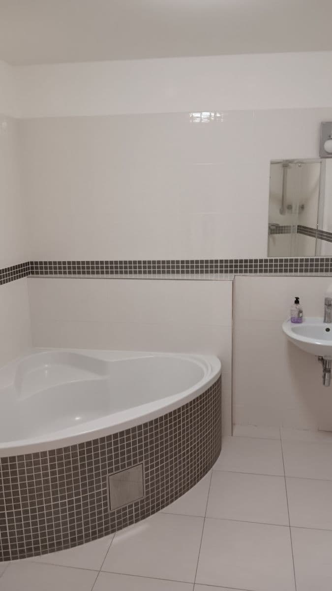 Prenájom bytu 4-izbový 174 m², Staroměstské náměstí, Praha, Praha Prenájom bytu 4-izbový 174 m², Staroměstské náměstí, Praha, Praha