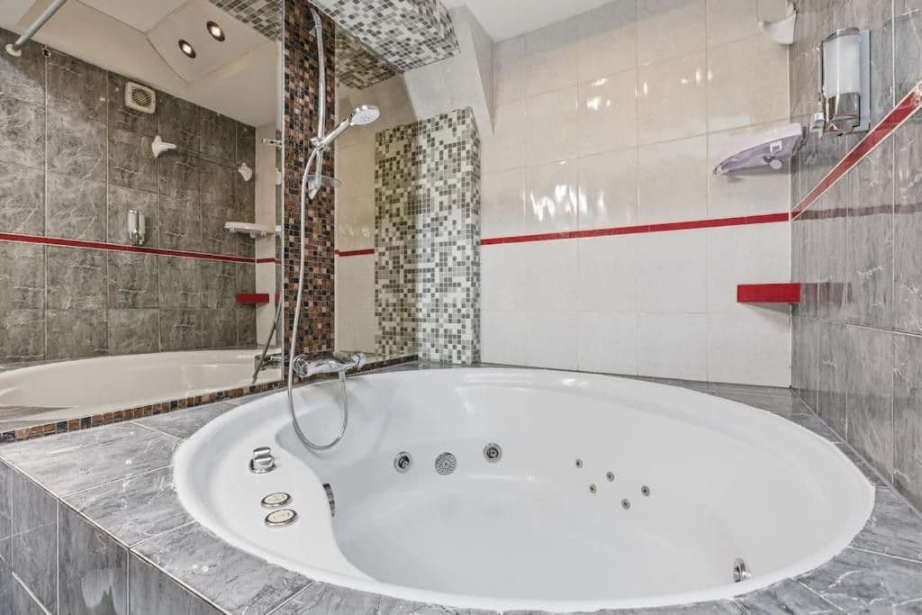 Predaj bytu 2-izbový 86 m², Horova, Karlovy Vary, Karlovarský kraj Predaj bytu 2-izbový 86 m², Horova, Karlovy Vary, Karlovarský kraj