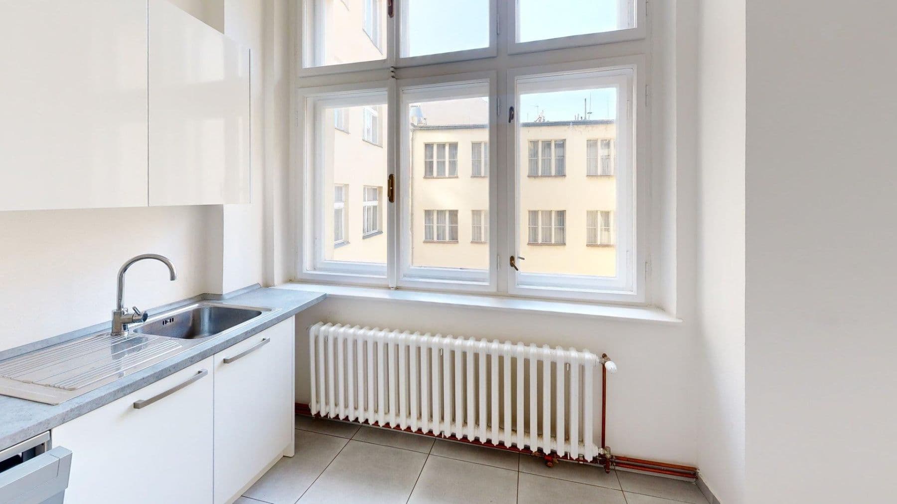 Prenájom bytu 3-izbový 142 m², Melantrichova, Praha, Praha Prenájom bytu 3-izbový 142 m², Melantrichova, Praha, Praha