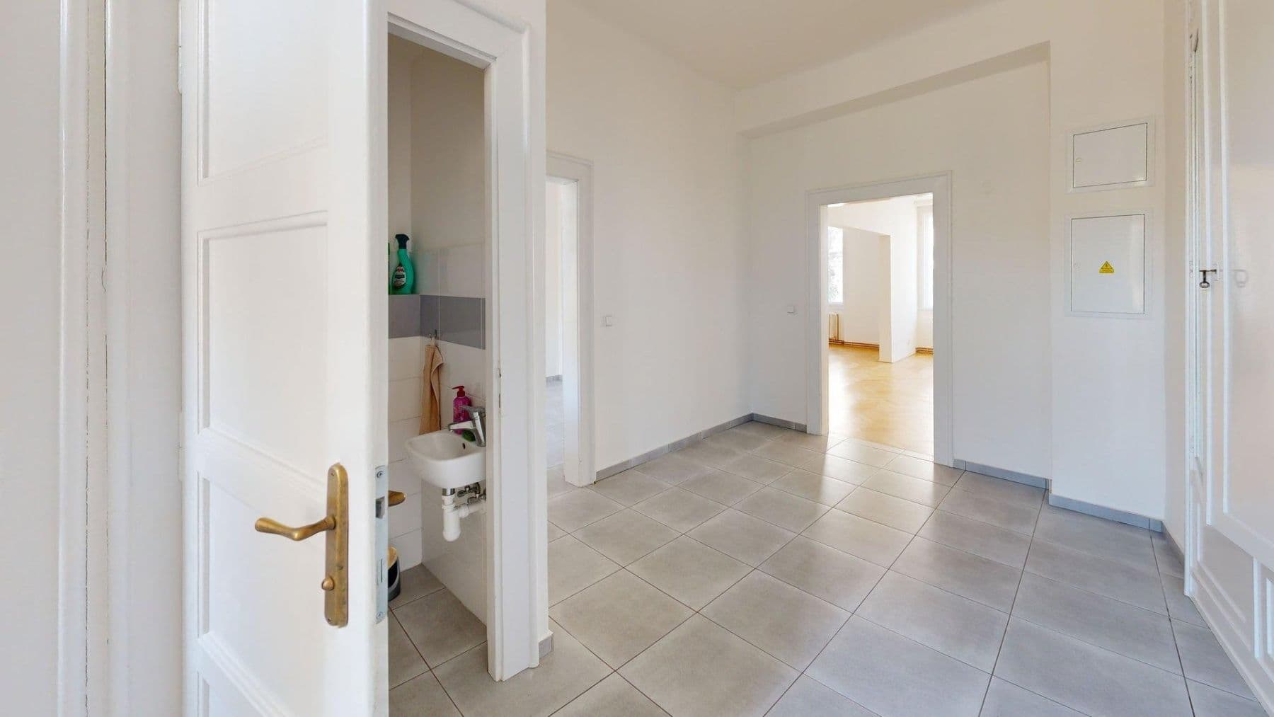 Prenájom bytu 3-izbový 142 m², Melantrichova, Praha, Praha Prenájom bytu 3-izbový 142 m², Melantrichova, Praha, Praha