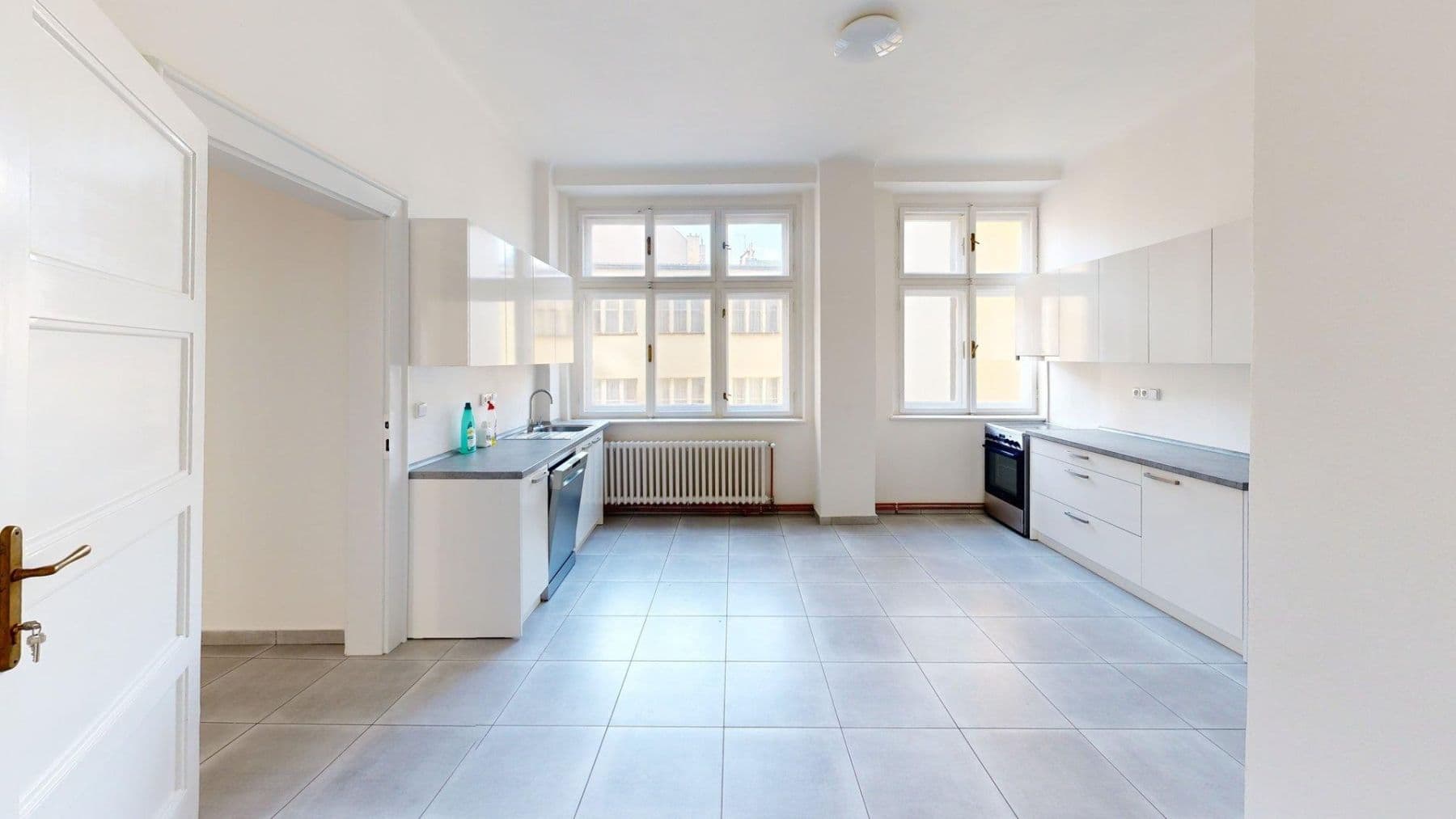 Prenájom bytu 3-izbový 142 m², Melantrichova, Praha, Praha Prenájom bytu 3-izbový 142 m², Melantrichova, Praha, Praha