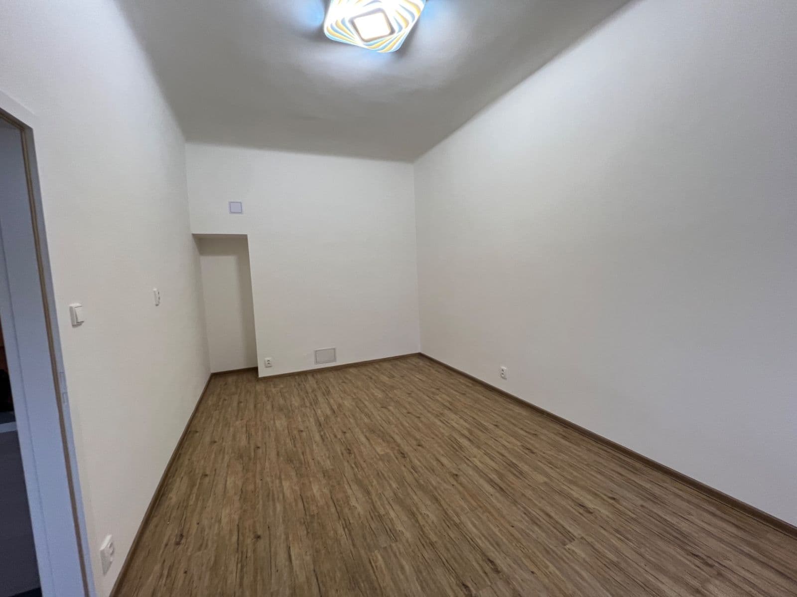 Prenájom bytu 3-izbový 85 m², Slovinská, Praha, Praha Prenájom bytu 3-izbový 85 m², Slovinská, Praha, Praha