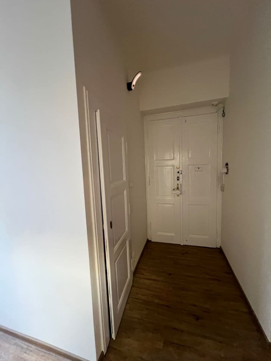 Prenájom bytu 3-izbový 85 m², Slovinská, Praha, Praha Prenájom bytu 3-izbový 85 m², Slovinská, Praha, Praha