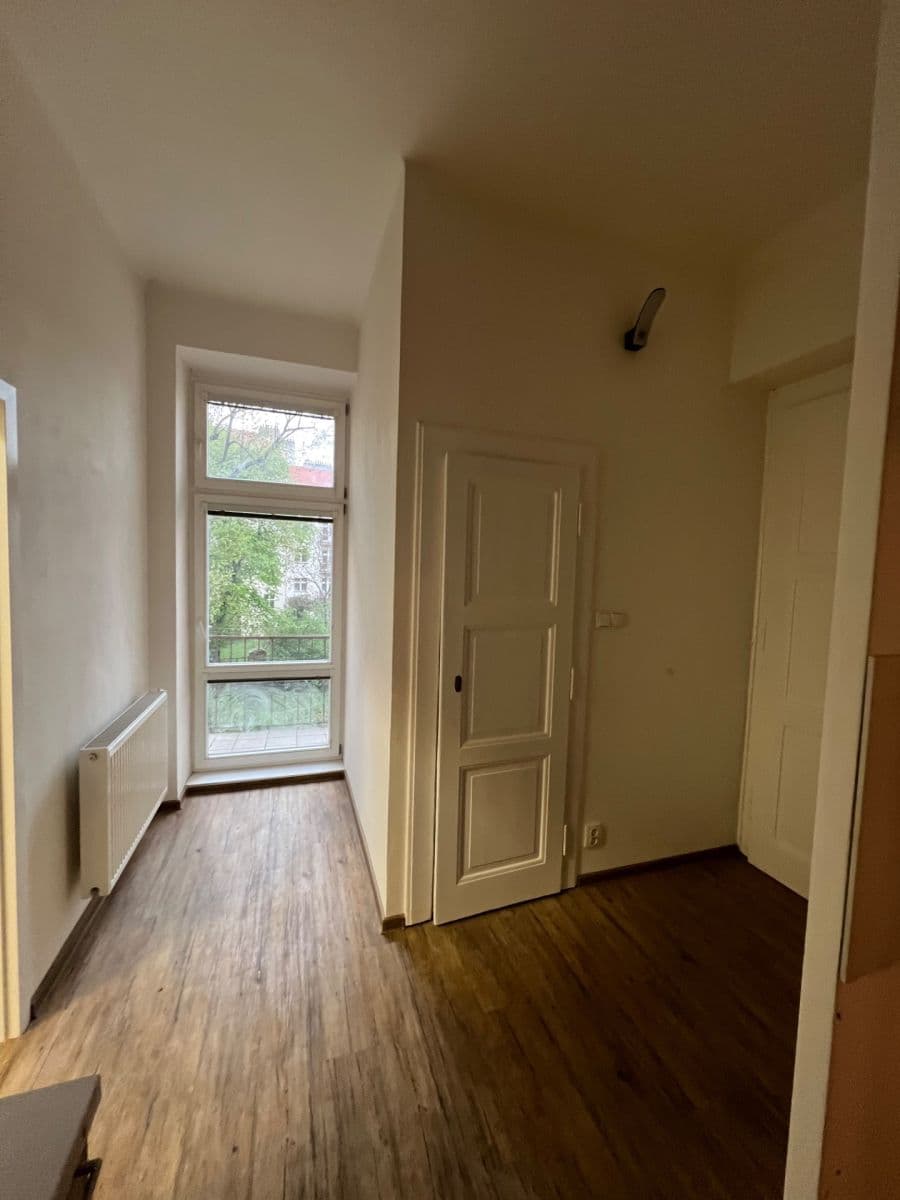 Prenájom bytu 3-izbový 85 m², Slovinská, Praha, Praha Prenájom bytu 3-izbový 85 m², Slovinská, Praha, Praha