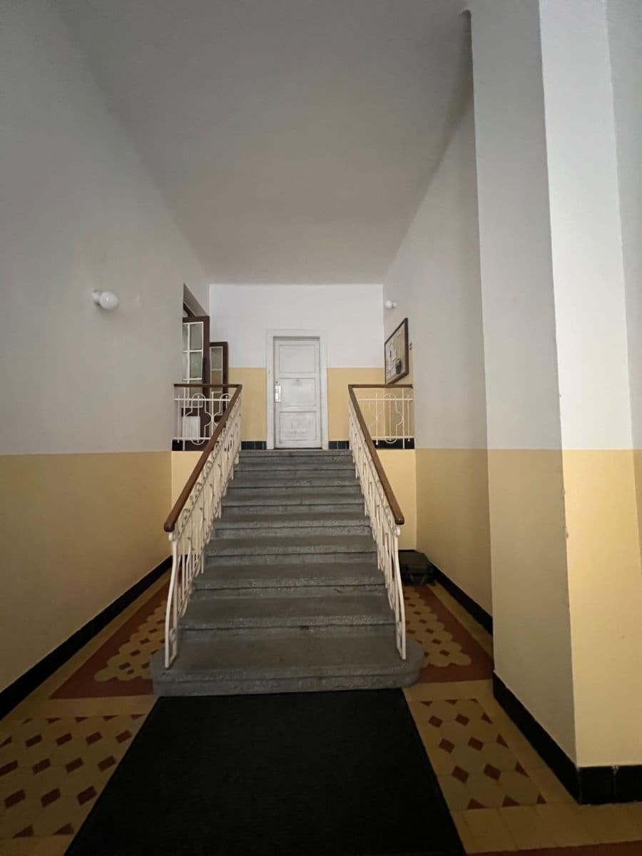 Prenájom bytu 3-izbový 85 m², Slovinská, Praha, Praha Prenájom bytu 3-izbový 85 m², Slovinská, Praha, Praha