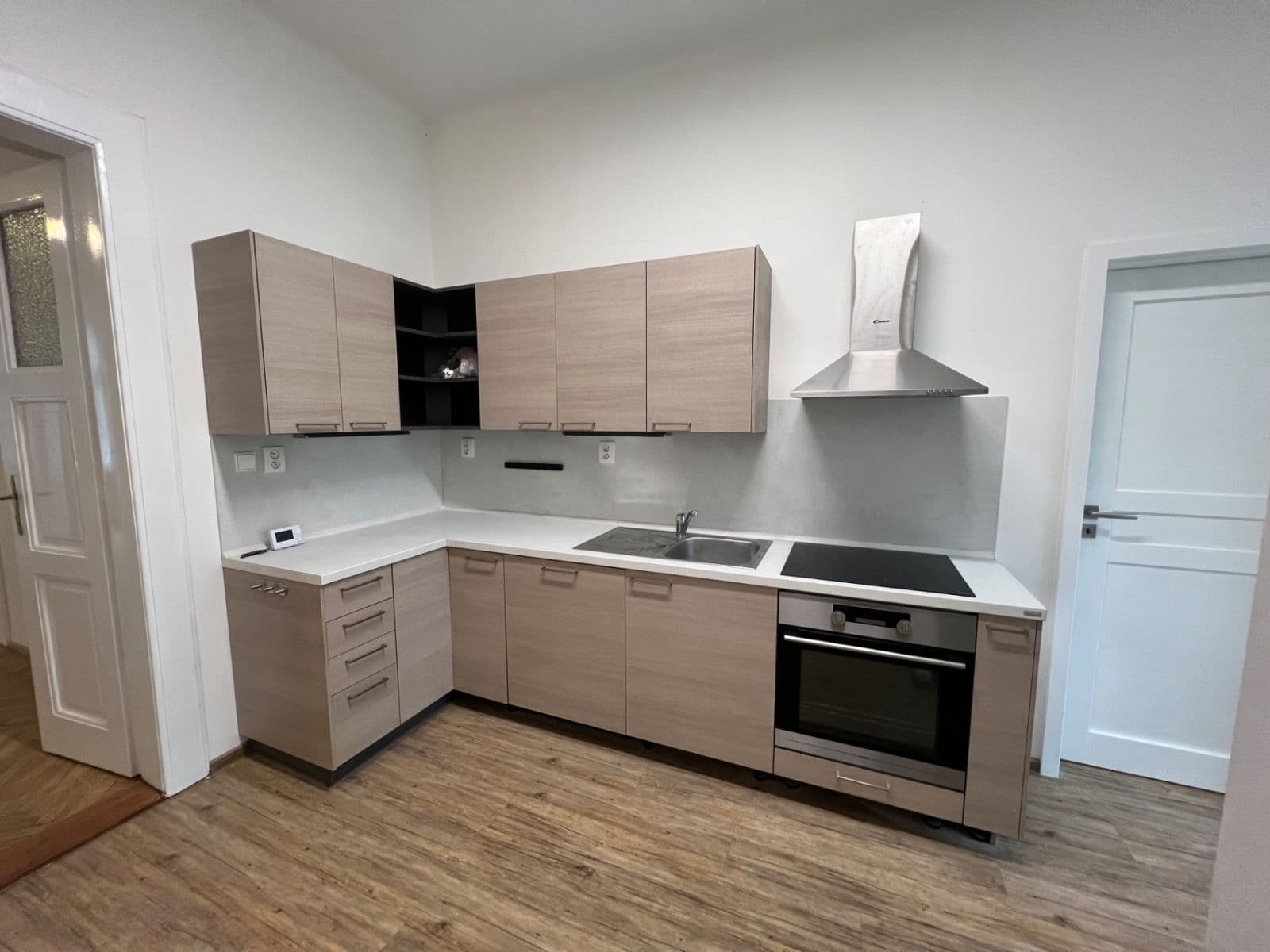 Prenájom bytu 3-izbový 85 m², Slovinská, Praha, Praha Prenájom bytu 3-izbový 85 m², Slovinská, Praha, Praha