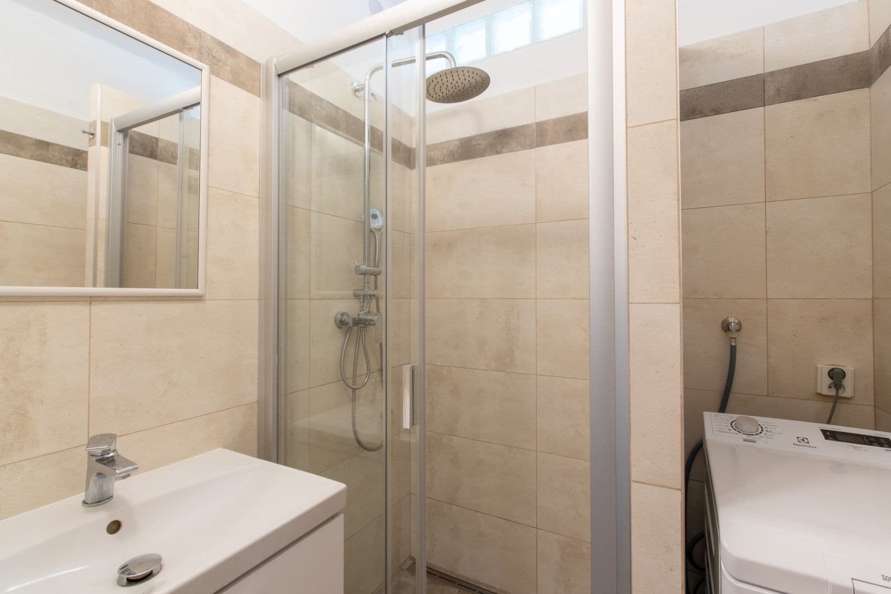 Prenájom bytu 3-izbový 64 m², Na Petřinách, Praha, Praha Prenájom bytu 3-izbový 64 m², Na Petřinách, Praha, Praha