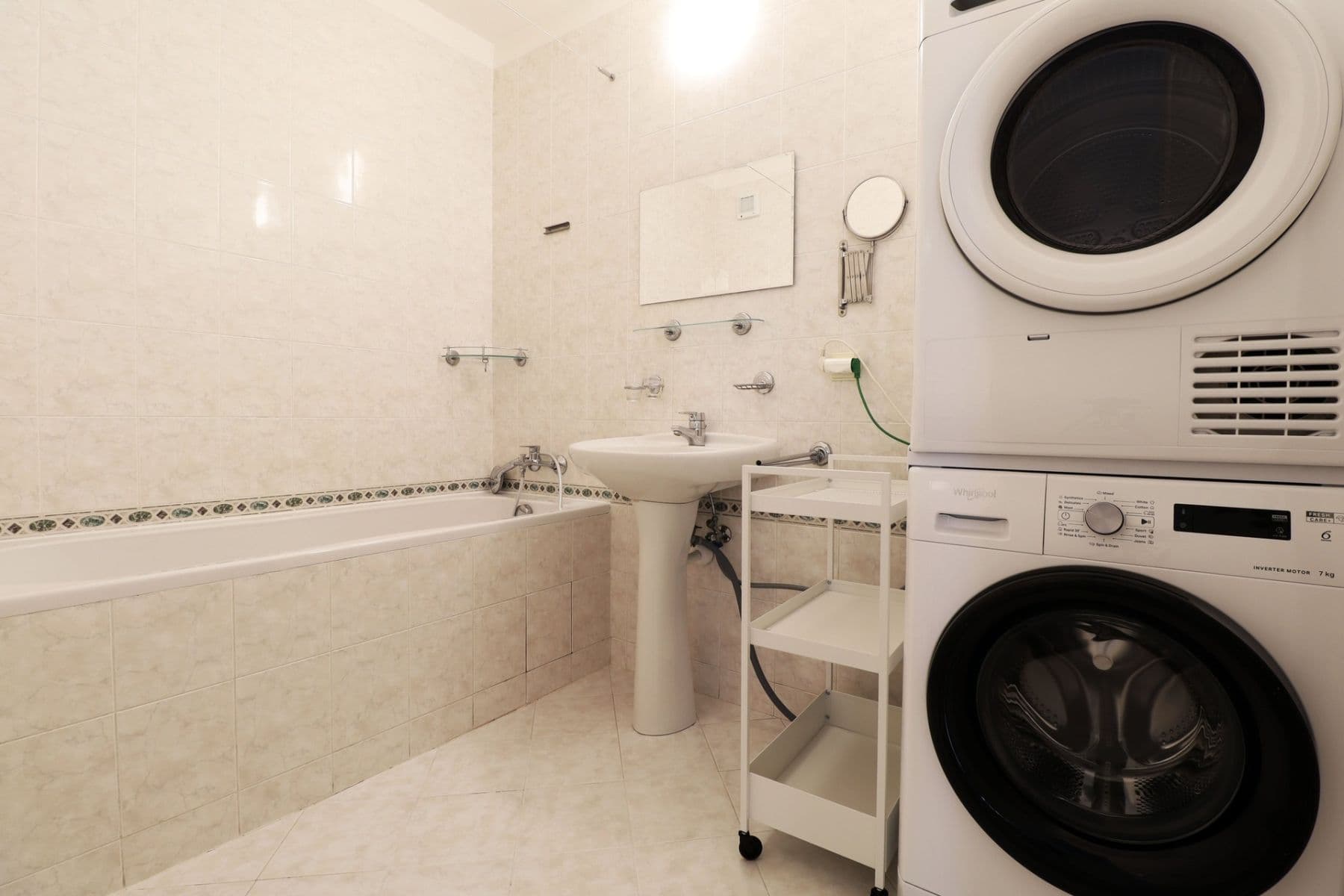 Prenájom bytu 3-izbový 79 m², Drahobejlova, Praha, Praha Prenájom bytu 3-izbový 79 m², Drahobejlova, Praha, Praha