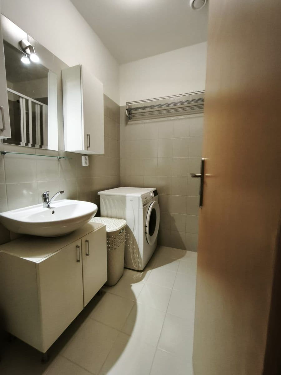 Prenájom bytu 2-izbový 49 m², Sokolovská, Čelákovice, Středočeský kraj Prenájom bytu 2-izbový 49 m², Sokolovská, Čelákovice, Středočeský kraj