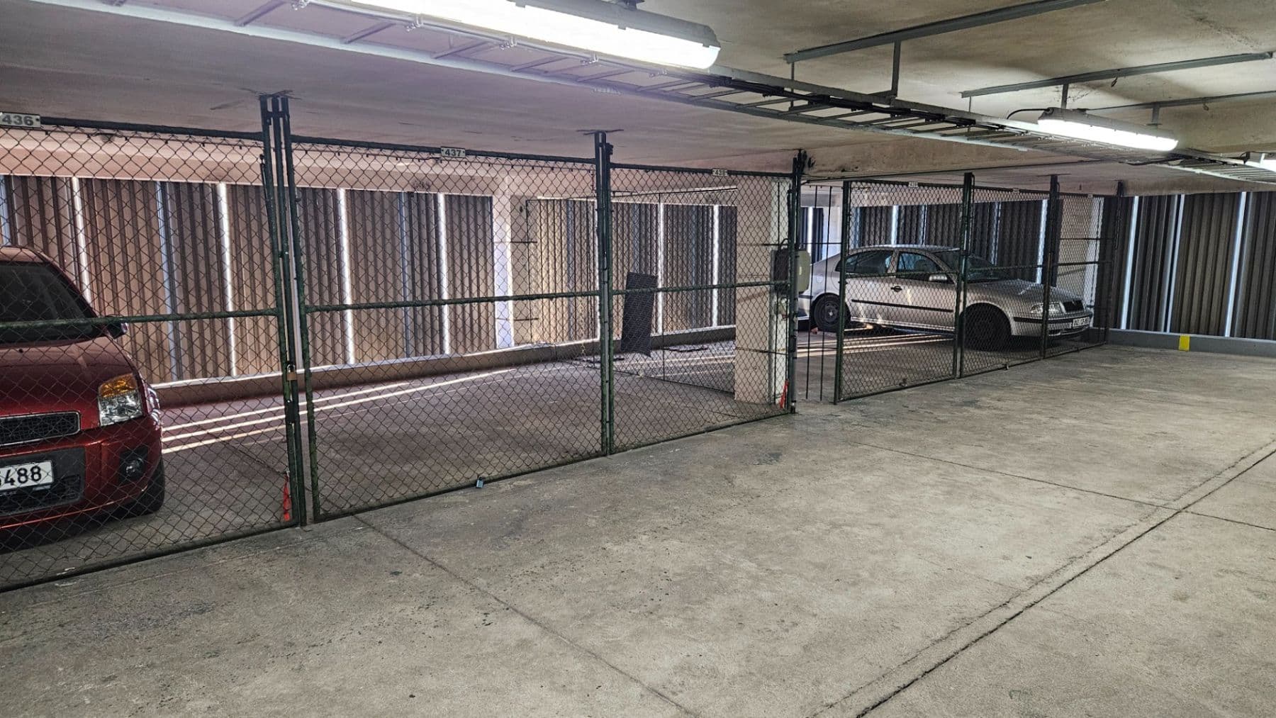 Prenájom garáže 15 m², Praha, Praha Prenájom garáže 15 m², Praha, Praha