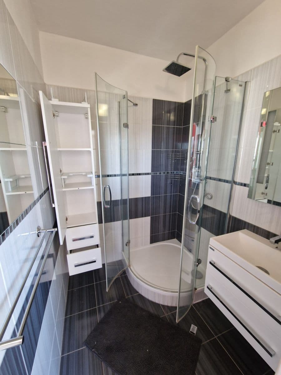 Prenájom bytu 3-izbový 74 m², Náves Svobody, Olomouc, Olomoucký kraj Prenájom bytu 3-izbový 74 m², Náves Svobody, Olomouc, Olomoucký kraj