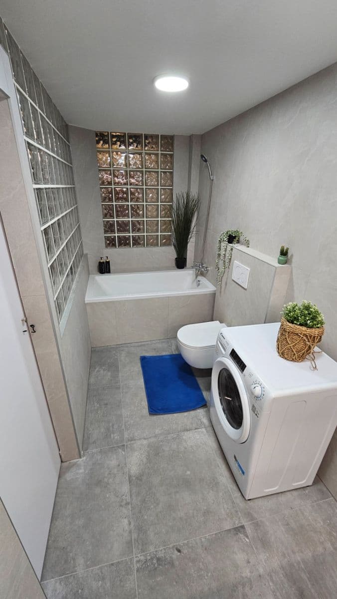 Predaj bytu 2-izbový 45 m², Na Valentince, Praha, Praha Predaj bytu 2-izbový 45 m², Na Valentince, Praha, Praha