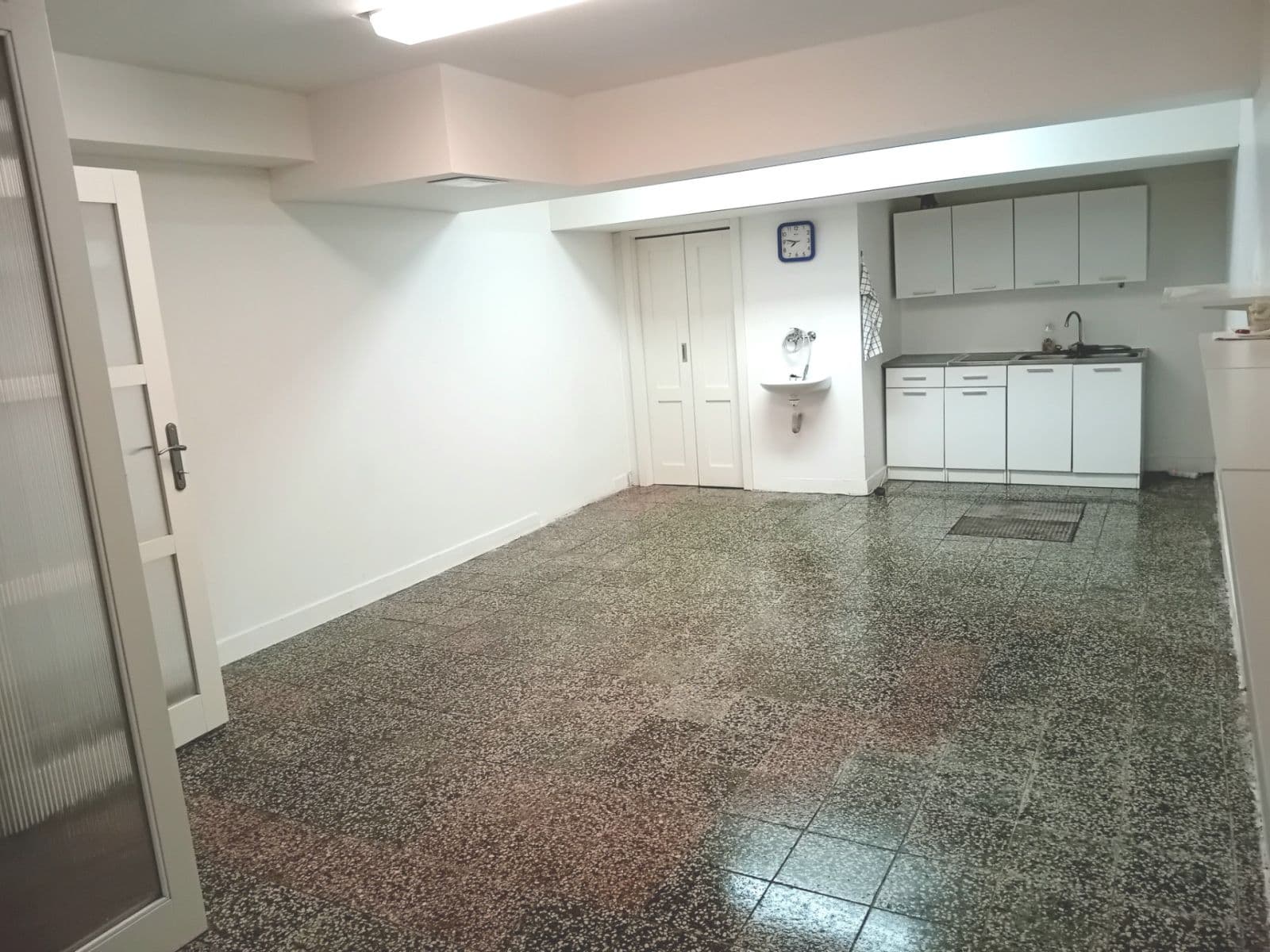 Prenájom nebytového priestoru 31 m², Sněženková, Praha, Praha Prenájom nebytového priestoru 31 m², Sněženková, Praha, Praha