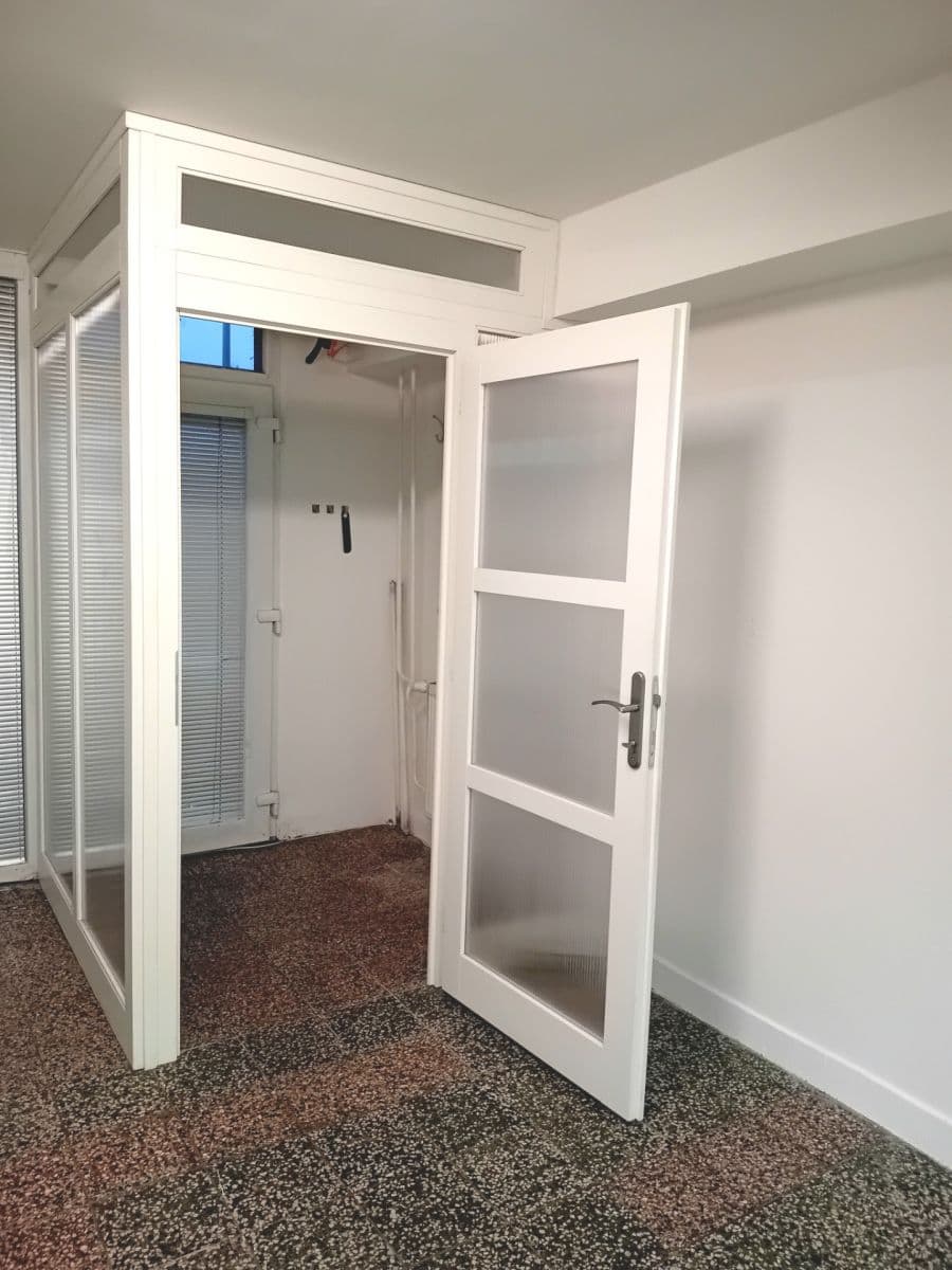 Prenájom nebytového priestoru 31 m², Sněženková, Praha, Praha Prenájom nebytového priestoru 31 m², Sněženková, Praha, Praha