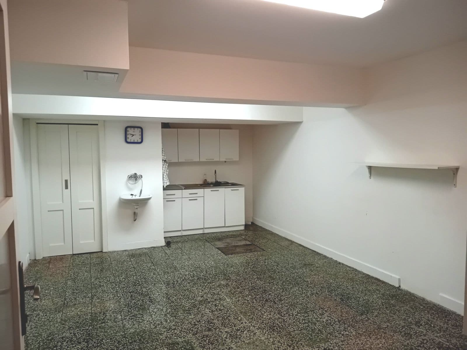 Prenájom nebytového priestoru 31 m², Sněženková, Praha, Praha Prenájom nebytového priestoru 31 m², Sněženková, Praha, Praha