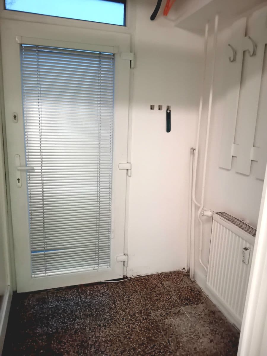 Prenájom nebytového priestoru 31 m², Sněženková, Praha, Praha Prenájom nebytového priestoru 31 m², Sněženková, Praha, Praha