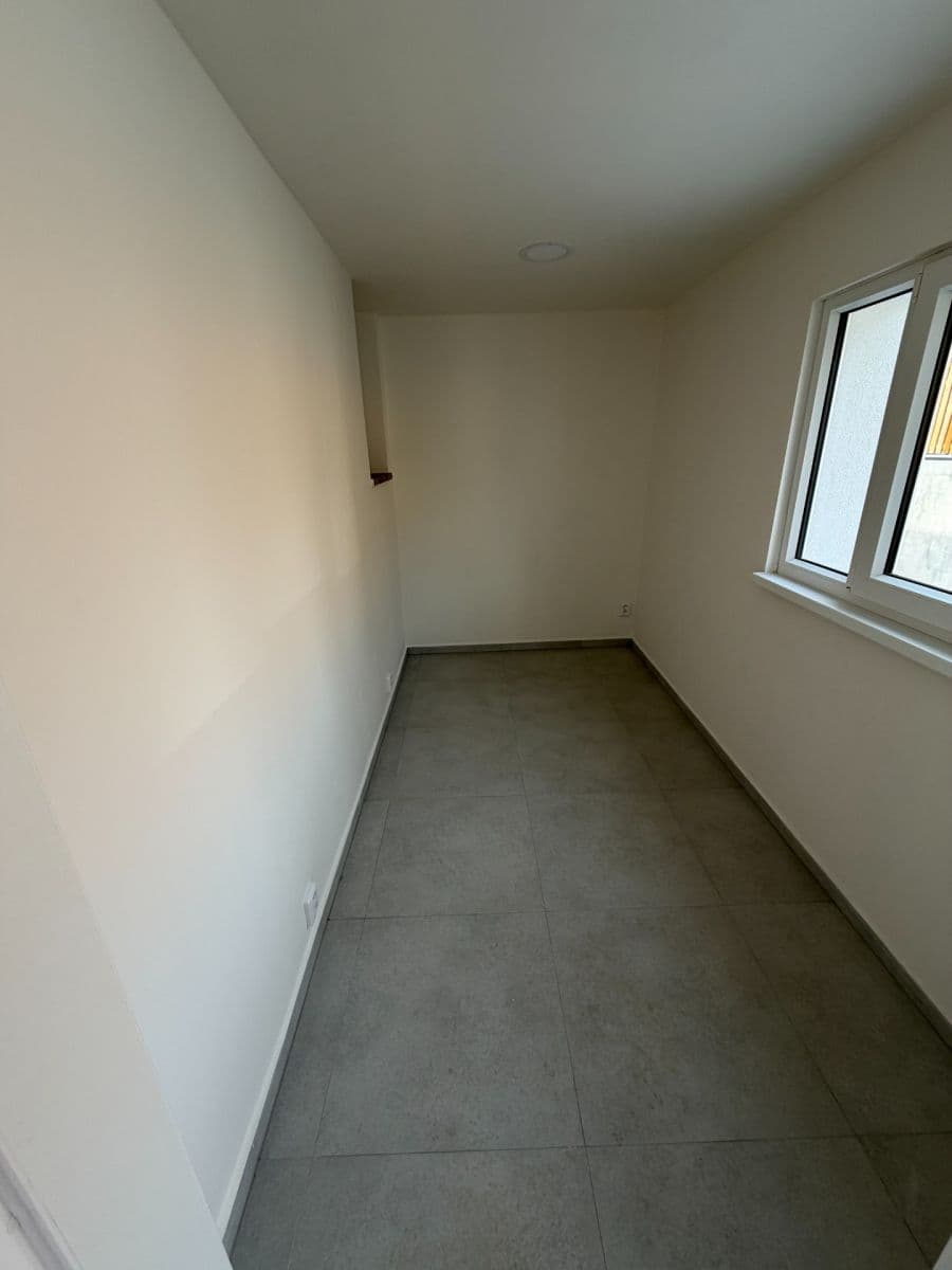 Prenájom bytu 3-izbový 64 m², Pod Labuťkou, Praha, Praha Prenájom bytu 3-izbový 64 m², Pod Labuťkou, Praha, Praha