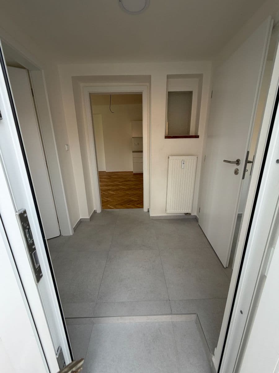 Prenájom bytu 3-izbový 64 m², Pod Labuťkou, Praha, Praha Prenájom bytu 3-izbový 64 m², Pod Labuťkou, Praha, Praha