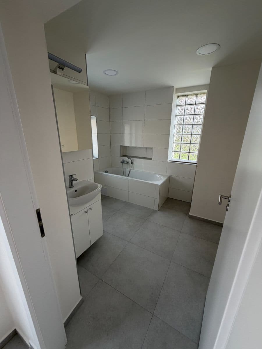 Prenájom bytu 3-izbový 64 m², Pod Labuťkou, Praha, Praha Prenájom bytu 3-izbový 64 m², Pod Labuťkou, Praha, Praha