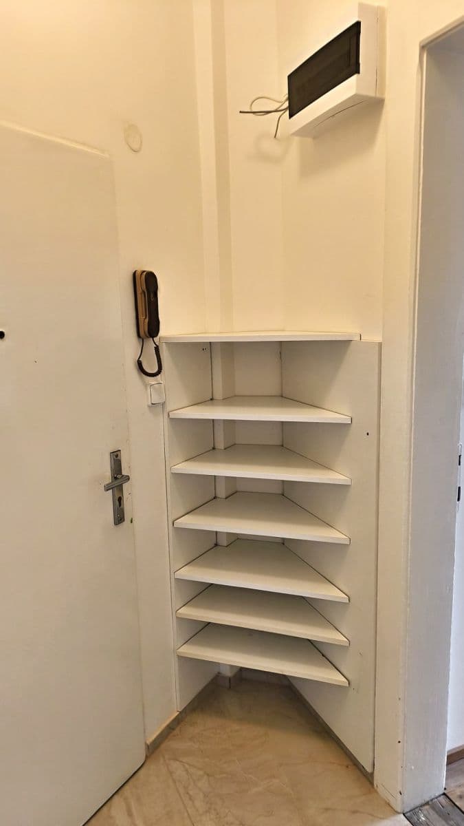 Prenájom bytu 1-izbový 18 m², Závěrka, Praha, Praha Prenájom bytu 1-izbový 18 m², Závěrka, Praha, Praha