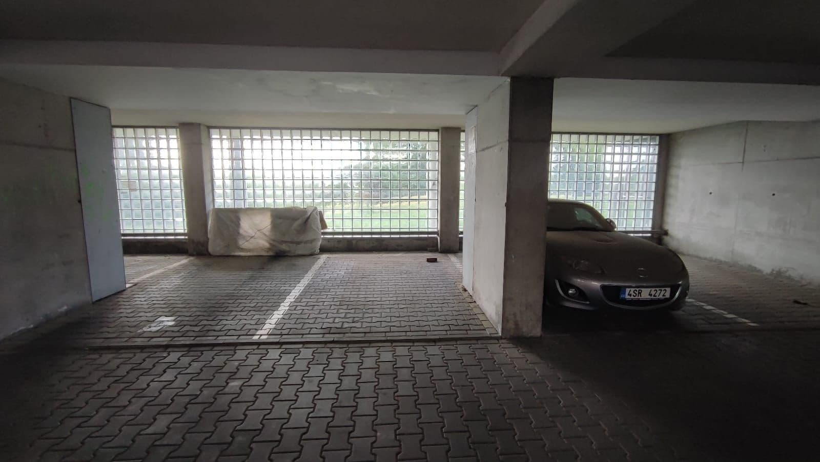 Prenájom garáže 10 m², Skloněná, Praha, Praha Prenájom garáže 10 m², Skloněná, Praha, Praha