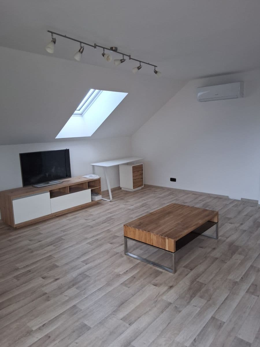 Prenájom bytu 3-izbový 100 m², Chudčice, Jihomoravský kraj Prenájom bytu 3-izbový 100 m², Chudčice, Jihomoravský kraj