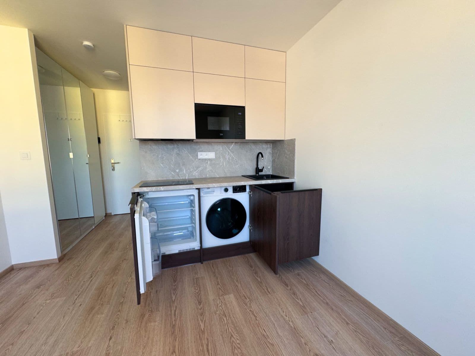 Prenájom bytu 1-izbový 19 m², Kubánské náměstí, Praha, Praha Prenájom bytu 1-izbový 19 m², Kubánské náměstí, Praha, Praha