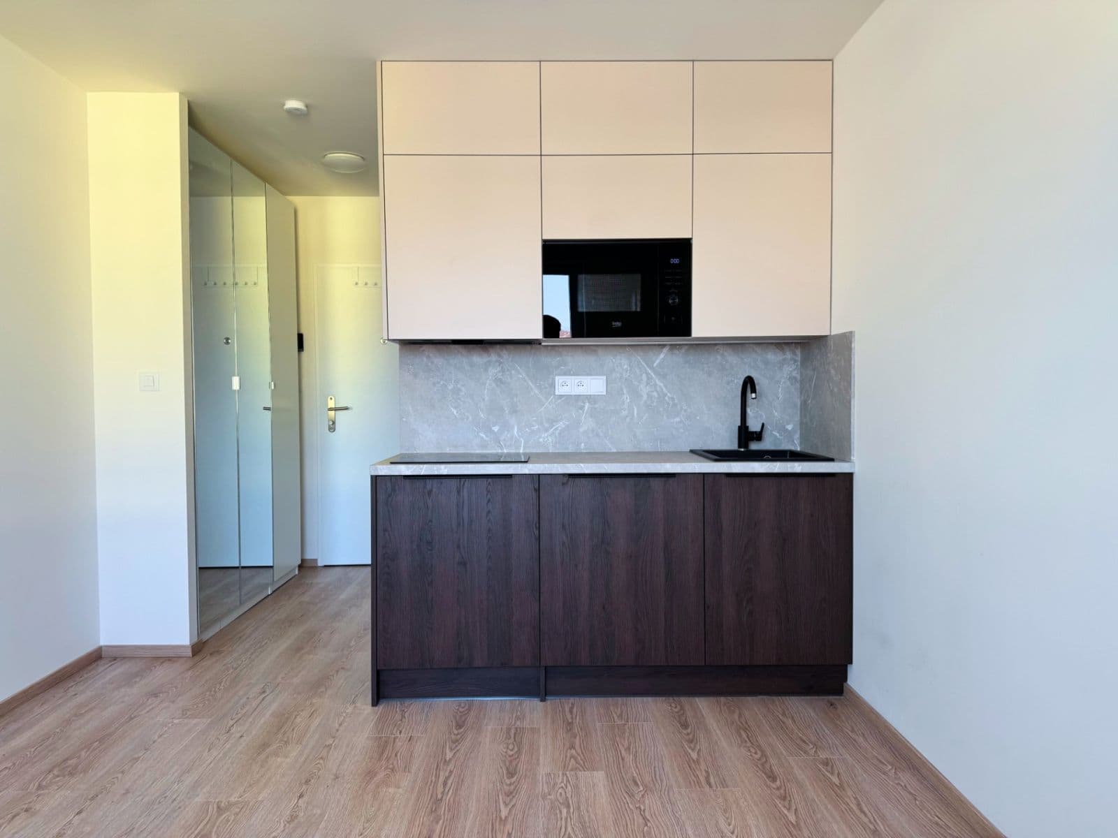 Prenájom bytu 1-izbový 19 m², Kubánské náměstí, Praha, Praha Prenájom bytu 1-izbový 19 m², Kubánské náměstí, Praha, Praha