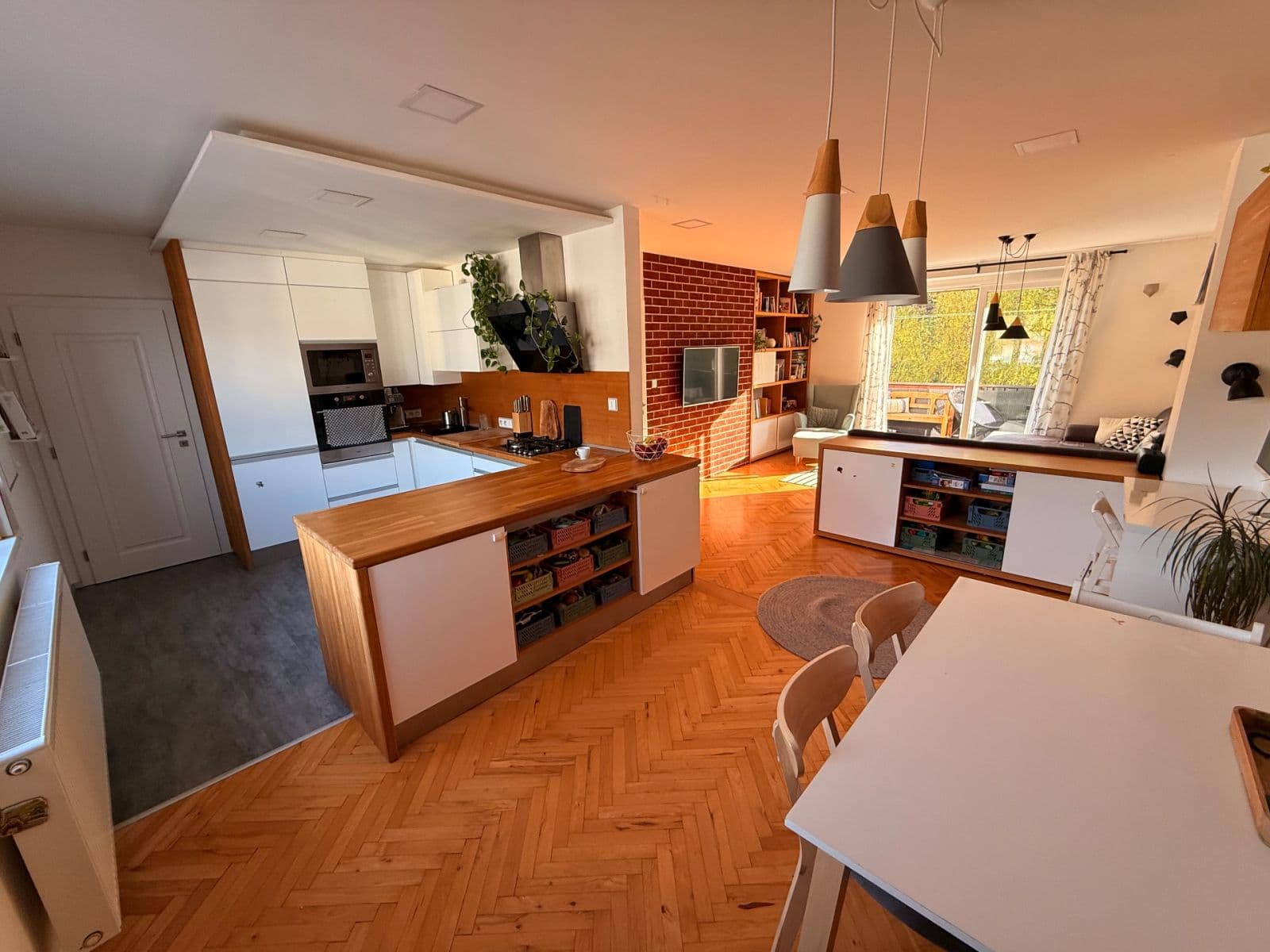 Predaj bytu 3-izbový 88 m², Masarykova, Ústí nad Labem, Ústecký kraj Predaj bytu 3-izbový 88 m², Masarykova, Ústí nad Labem, Ústecký kraj