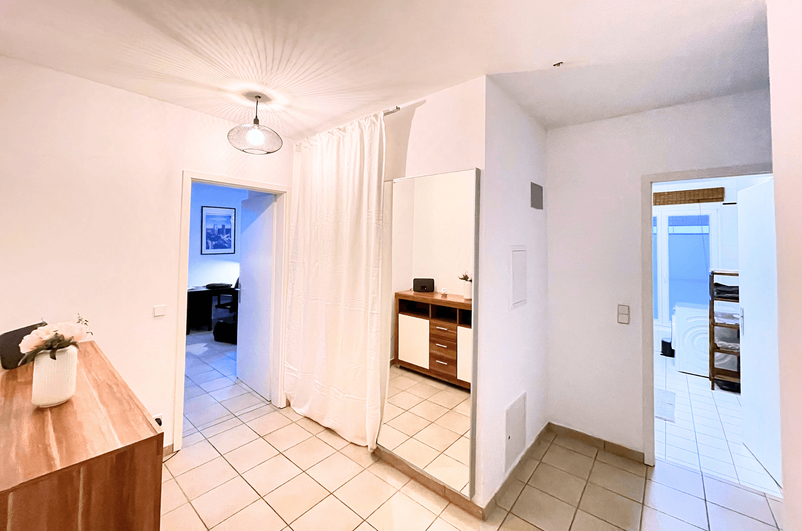 Prenájom bytu 2-izbový 73 m², Berlin, Berlín Prenájom bytu 2-izbový 73 m², Berlin, Berlín