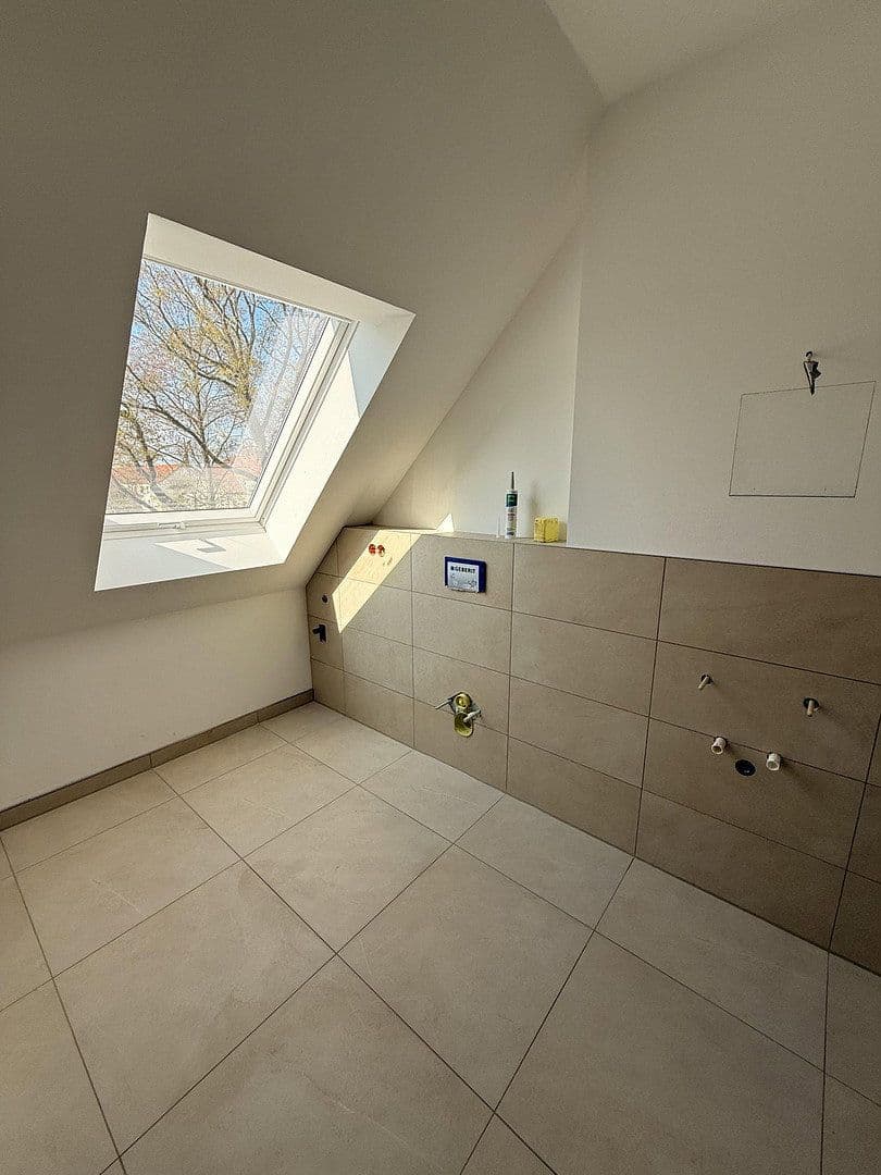 Prenájom bytu 3-izbový 75 m², Klingerplatz 4, Leipzig, Sasko Prenájom bytu 3-izbový 75 m², Klingerplatz 4, Leipzig, Sasko