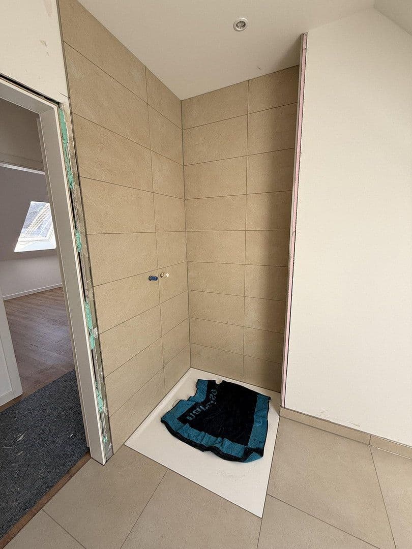 Prenájom bytu 3-izbový 75 m², Klingerplatz 4, Leipzig, Sasko Prenájom bytu 3-izbový 75 m², Klingerplatz 4, Leipzig, Sasko