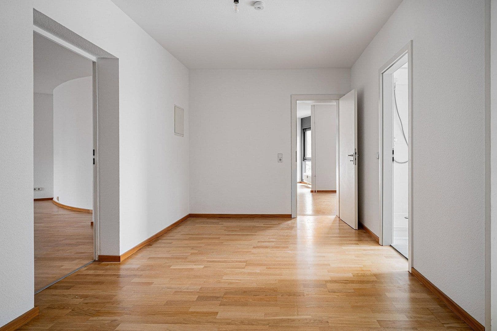 Prenájom bytu 3-izbový 140 m², Alfred-Kowalke-Str.14, Berlin, Berlín Prenájom bytu 3-izbový 140 m², Alfred-Kowalke-Str.14, Berlin, Berlín