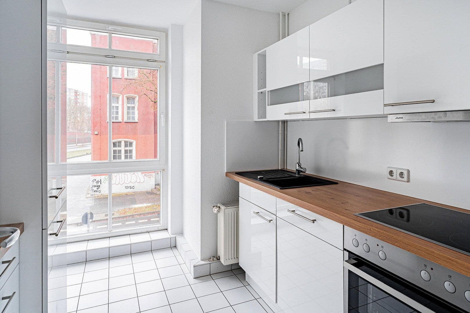 Prenájom bytu 3-izbový 140 m², Alfred-Kowalke-Str.14, Berlin, Berlín Prenájom bytu 3-izbový 140 m², Alfred-Kowalke-Str.14, Berlin, Berlín