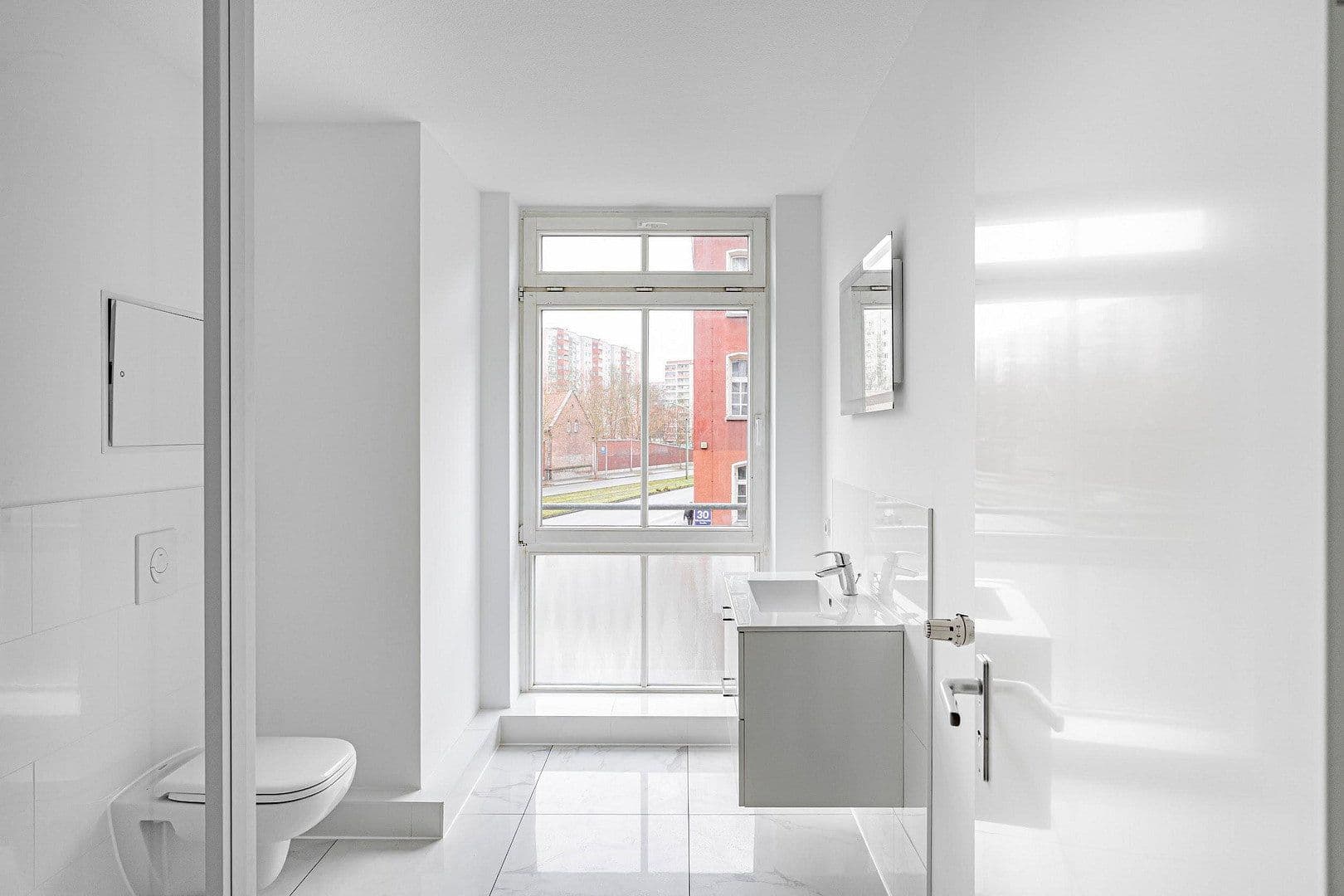 Prenájom bytu 3-izbový 140 m², Alfred-Kowalke-Str.14, Berlin, Berlín Prenájom bytu 3-izbový 140 m², Alfred-Kowalke-Str.14, Berlin, Berlín