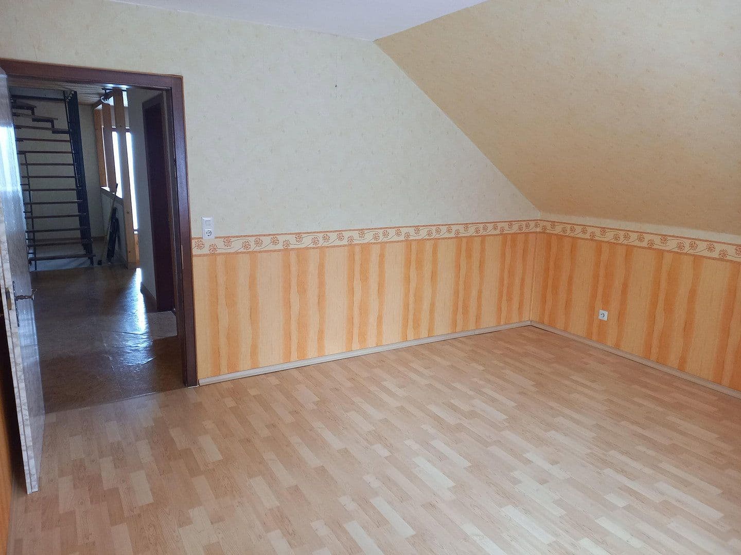 Predaj domu 166 m², pozemek 590 m², Neustadt/ Westerwald, Porýnie-Falcko Predaj domu 166 m², pozemek 590 m², Neustadt/ Westerwald, Porýnie-Falcko