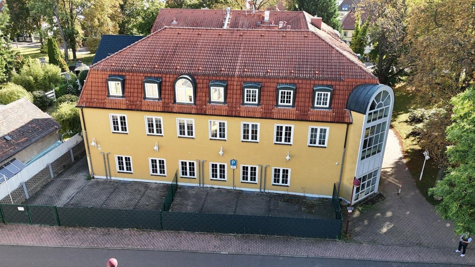 Predaj domu 1.843 m², pozemek 1.250 m², Krakauer Straße 49, Markranstädt, Sasko Predaj domu 1.843 m², pozemek 1.250 m², Krakauer Straße 49, Markranstädt, Sasko