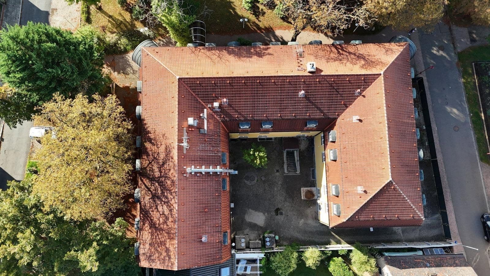 Predaj domu 1.843 m², pozemek 1.250 m², Krakauer Straße 49, Markranstädt, Sasko Predaj domu 1.843 m², pozemek 1.250 m², Krakauer Straße 49, Markranstädt, Sasko