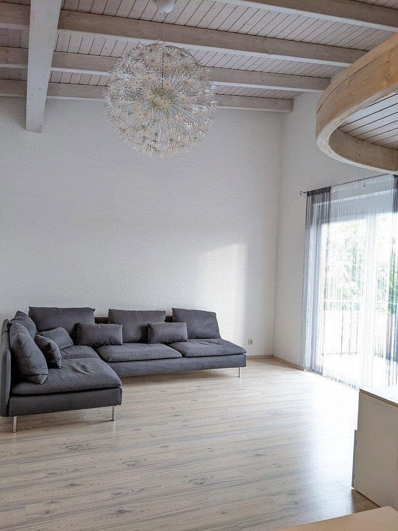 Prenájom bytu 3-izbový 80 m², Untereisesheim, Bádensko-Wurttembersko Prenájom bytu 3-izbový 80 m², Untereisesheim, Bádensko-Wurttembersko