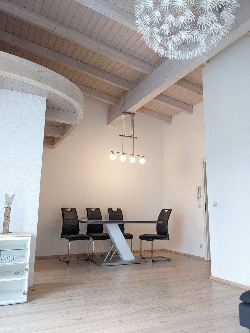 Prenájom bytu 3-izbový 80 m², Untereisesheim, Bádensko-Wurttembersko Prenájom bytu 3-izbový 80 m², Untereisesheim, Bádensko-Wurttembersko