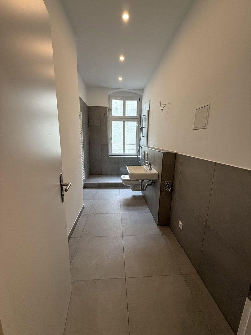 Prenájom bytu 2-izbový 62 m², Kantstraße, Berlin, Berlín Prenájom bytu 2-izbový 62 m², Kantstraße, Berlin, Berlín