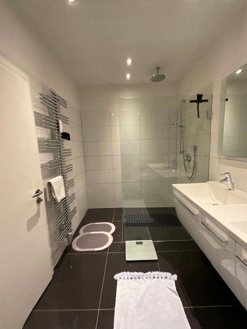 Prenájom bytu 5-izbový 167 m², Schloßgarten 49, Hamburg, Hamburg Prenájom bytu 5-izbový 167 m², Schloßgarten 49, Hamburg, Hamburg