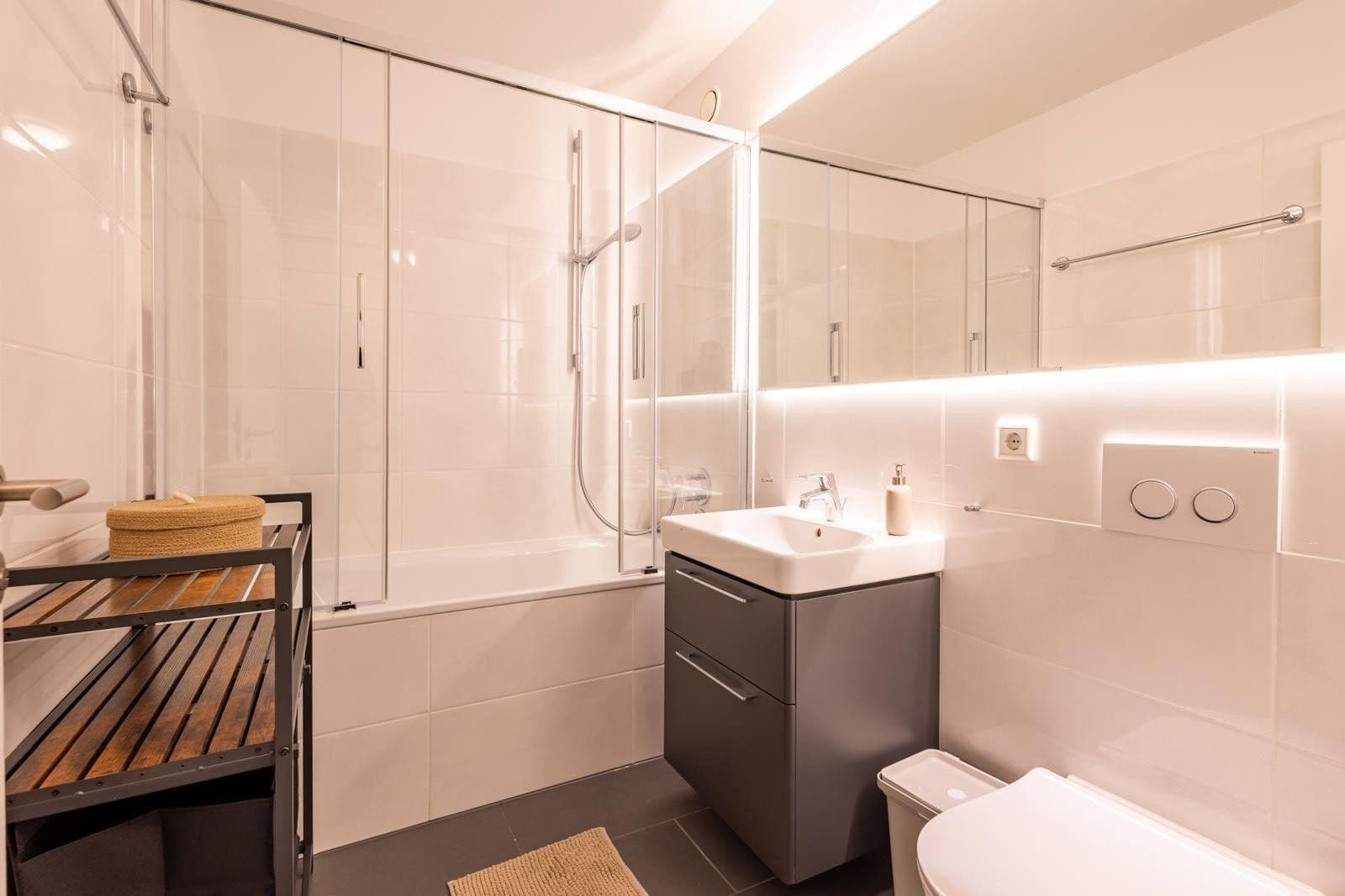 Prenájom bytu 2-izbový 50 m², Johann-Fichte-Str.11, München, Bavorsko Prenájom bytu 2-izbový 50 m², Johann-Fichte-Str.11, München, Bavorsko