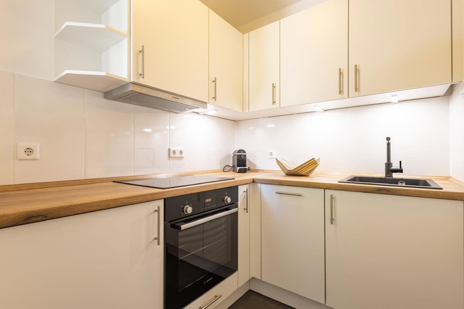 Prenájom bytu 2-izbový 50 m², Johann-Fichte-Str.11, München, Bavorsko Prenájom bytu 2-izbový 50 m², Johann-Fichte-Str.11, München, Bavorsko